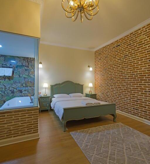 جناح جونيور, Casa Gaçe