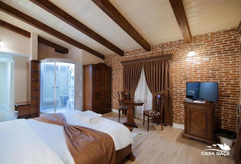 سوییت جونیور, Casa Gaçe