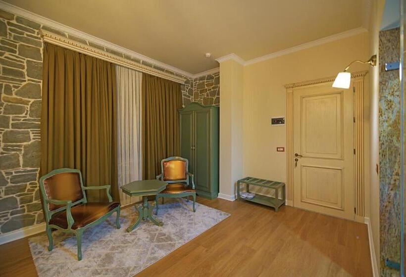 جناح جونيور, Casa Gaçe