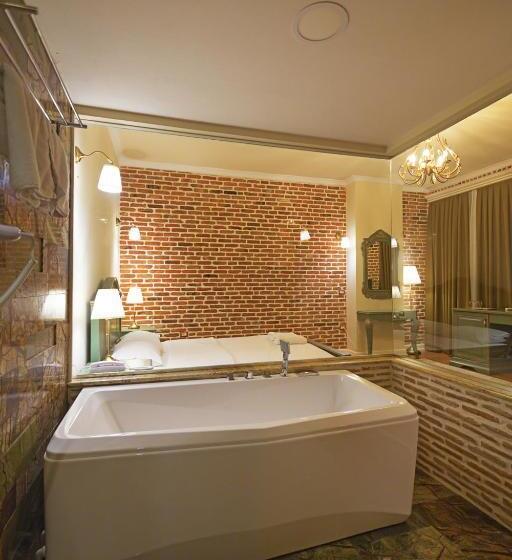 جناح جونيور, Casa Gaçe