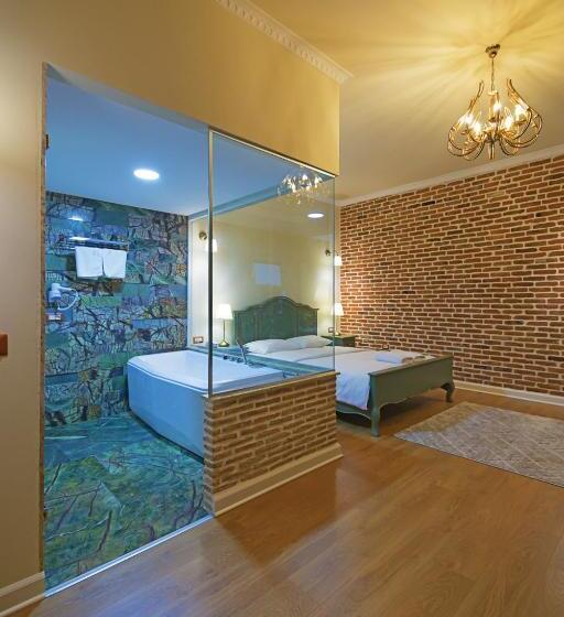 جناح جونيور, Casa Gaçe