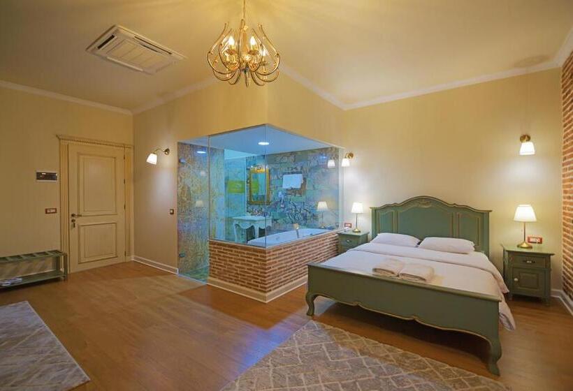 جناح جونيور, Casa Gaçe