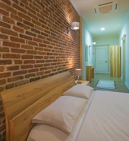 جناح جونيور, Casa Gaçe