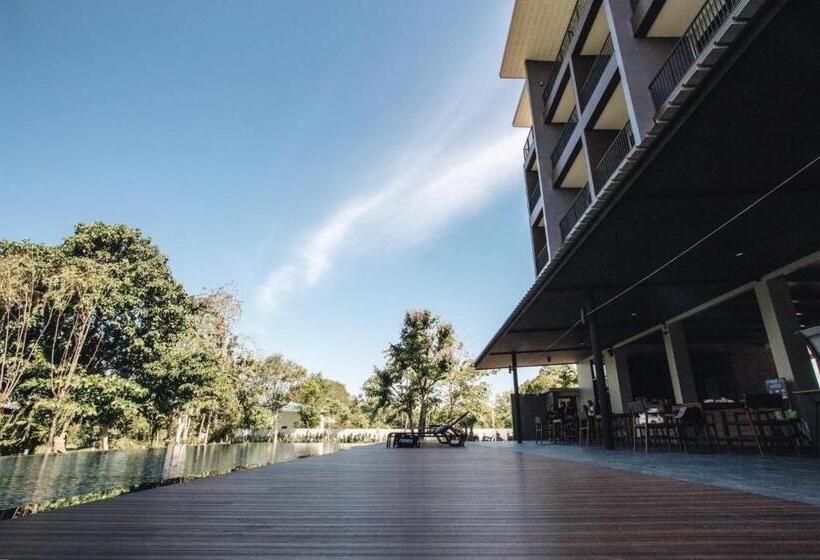 غرفة قياسية مطلّة علي حمام السباحة, Riverawan