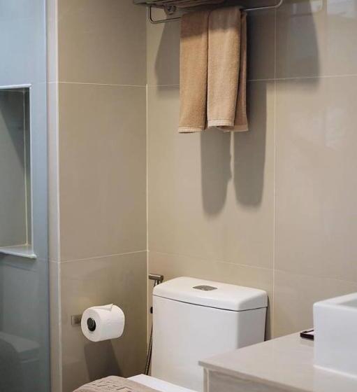 غرفة قياسية مطلّة علي حمام السباحة, Riverawan