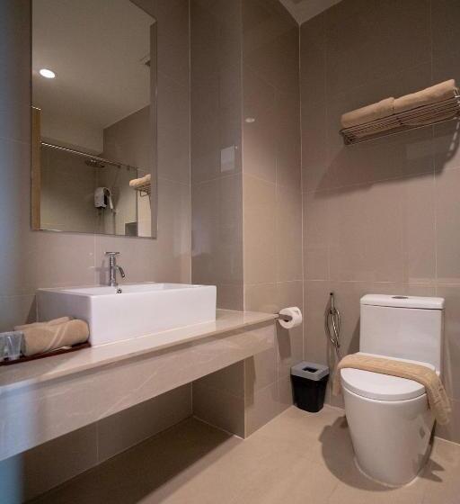 غرفة قياسية مطلّة علي حمام السباحة, Riverawan