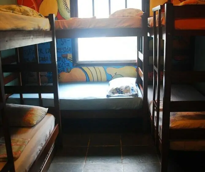 Vuode Makuusalissa, Samblumba Hostel Trindade