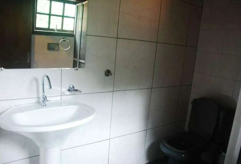 Vuode Makuusalissa, Samblumba Hostel Trindade