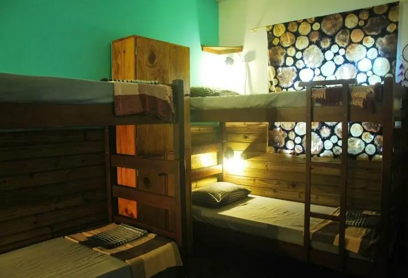 Vuode Makuusalissa, Samblumba Hostel Trindade