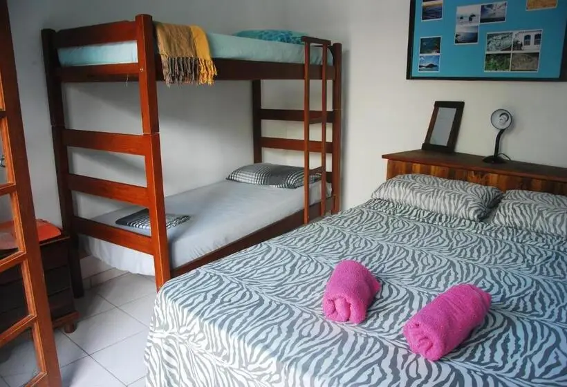 Standard Neljän Hengen Huone, Samblumba Hostel Trindade