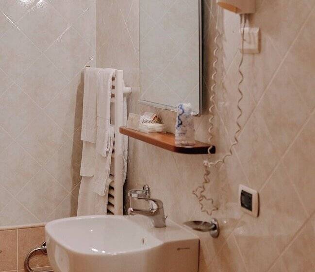 스탠다드 트리플 룸, San Raffaele Hotel Restaurant & Resort