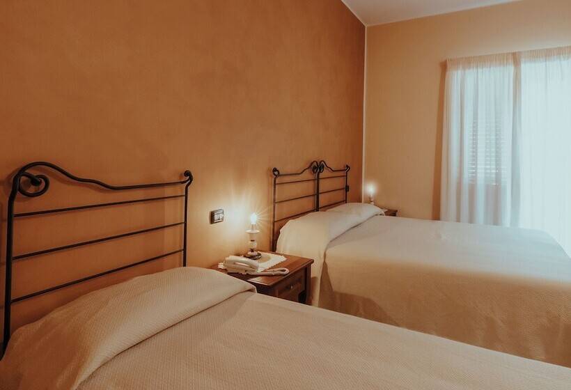 스탠다드 트리플 룸, San Raffaele Hotel Restaurant & Resort