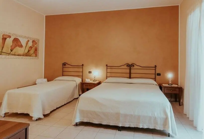 スタンダードトリプルルーム, San Raffaele Hotel Restaurant & Resort