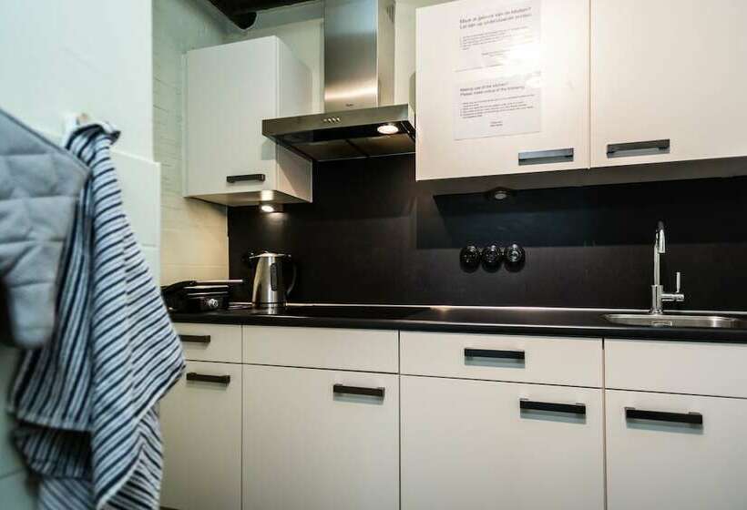 带共用浴室的标准房间, Alibi Hostel Leeuwarden