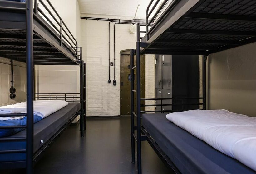 标准四人间共用浴室, Alibi Hostel Leeuwarden