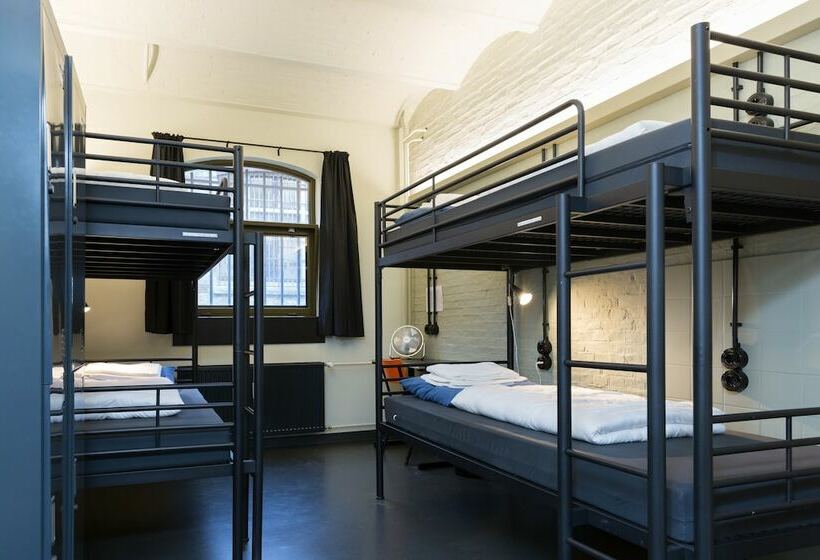 标准四人间共用浴室, Alibi Hostel Leeuwarden