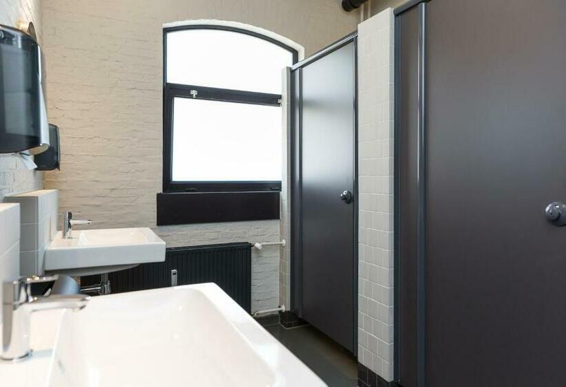 带共用浴室的标准房间, Alibi Hostel Leeuwarden