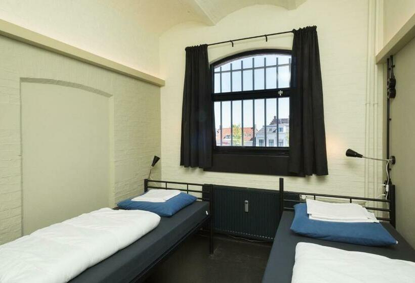 带共用浴室的标准房间, Alibi Hostel Leeuwarden