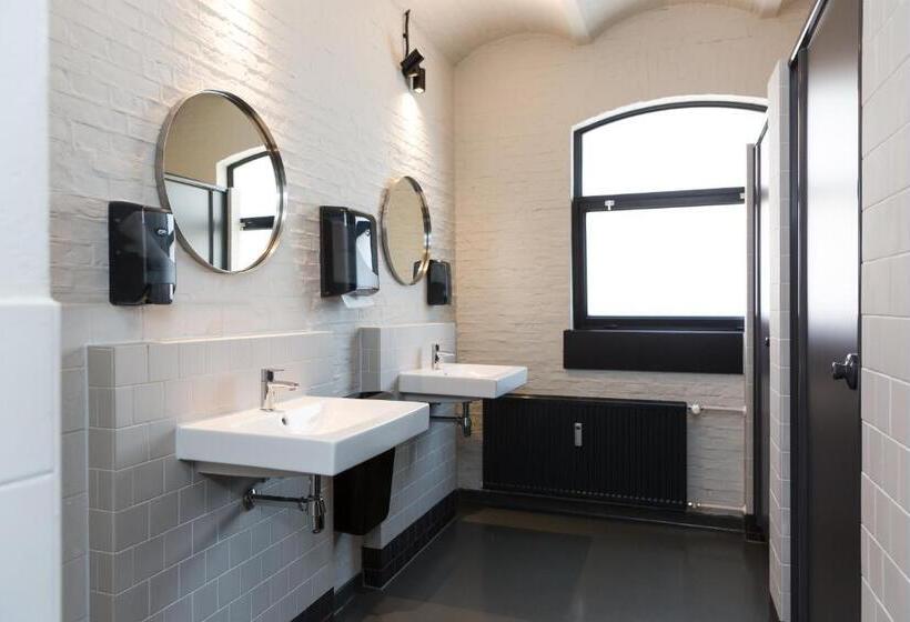 标准四人间共用浴室, Alibi Hostel Leeuwarden