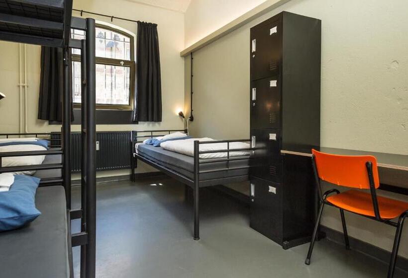 스탠다드 4인용 룸 공용 욕실, Alibi Hostel Leeuwarden