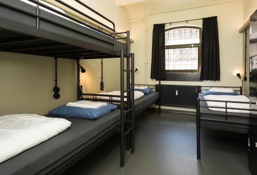 标准四人间共用浴室, Alibi Hostel Leeuwarden