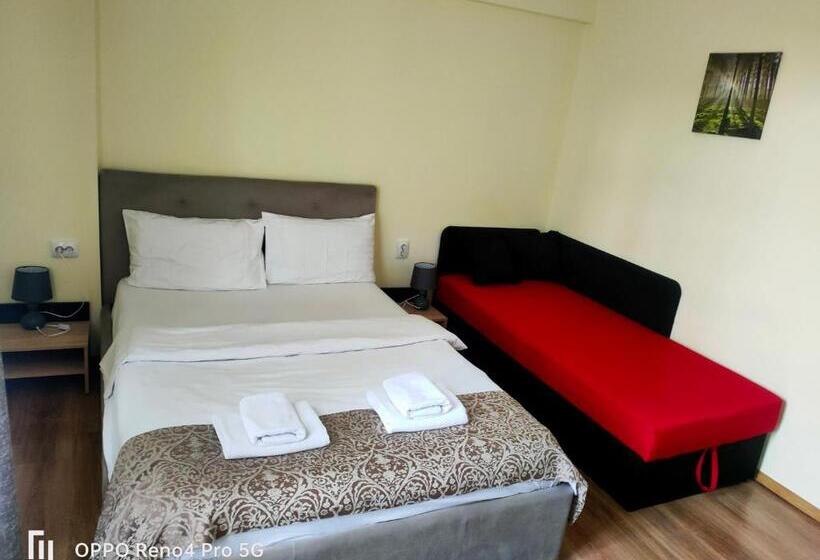 اتاق ساده سه‌ نفره, Casa Aurelia