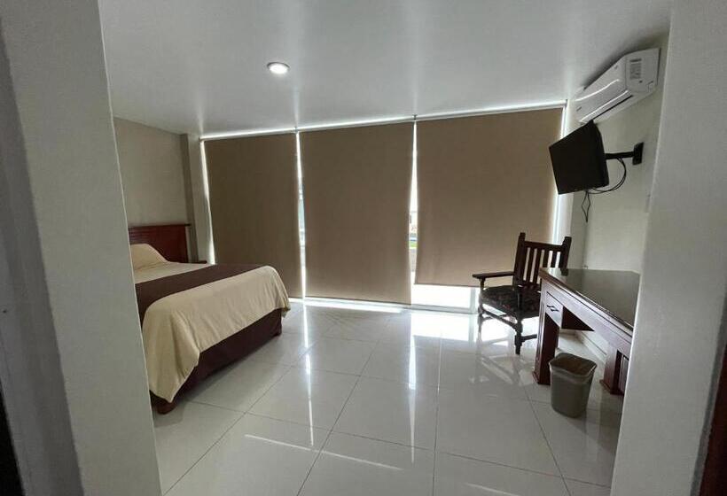 주니어 스위트, Latino