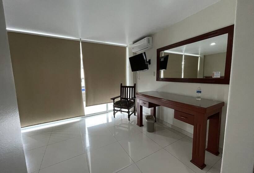 주니어 스위트, Latino