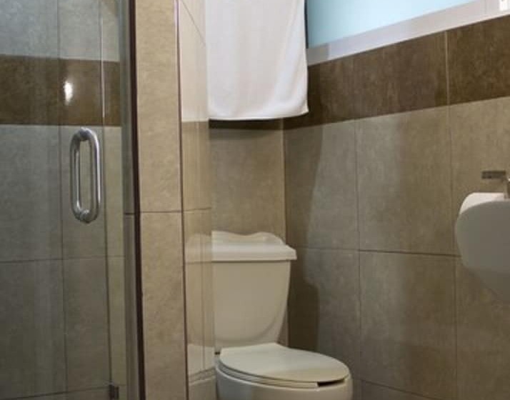 주니어 스위트, Latino