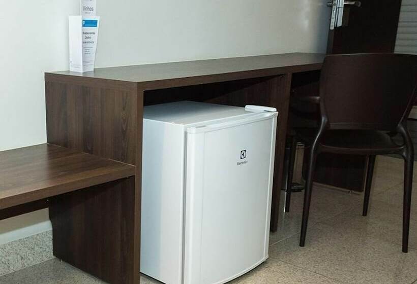 غرفة قياسية ثلاثية, Real Executive