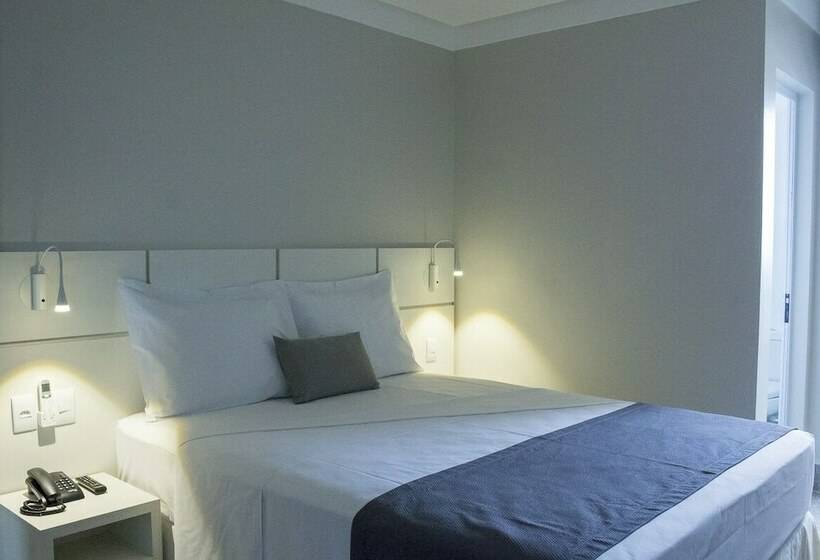 غرفة قياسية, Real Executive