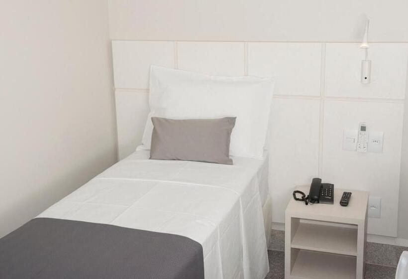 غرفة قياسية فردية, Real Executive