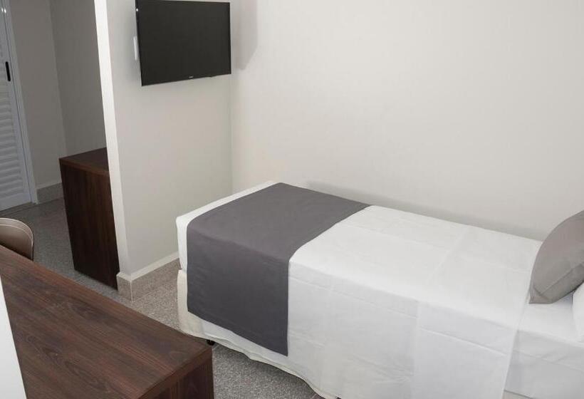 غرفة قياسية فردية, Real Executive