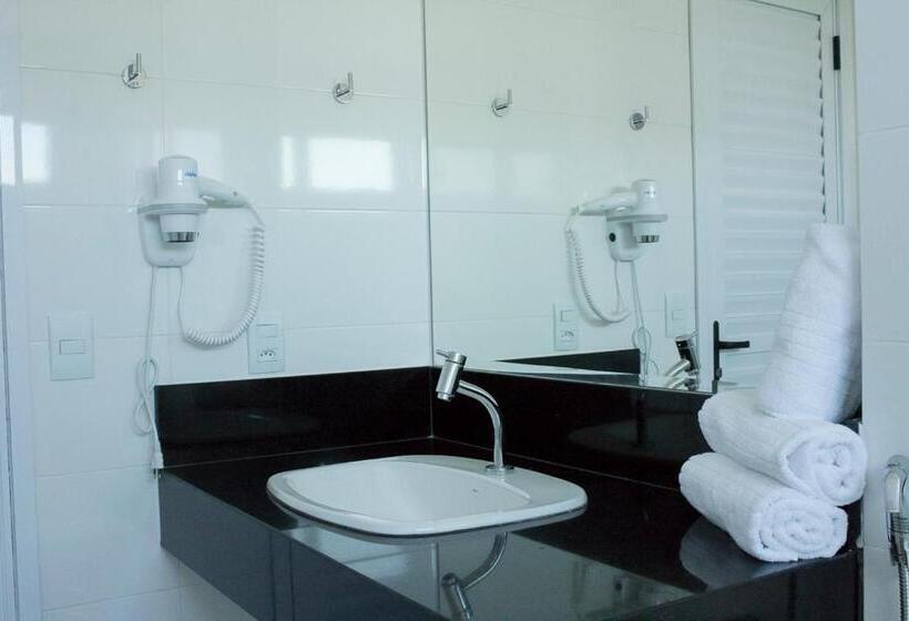 غرفة قياسية, Real Executive