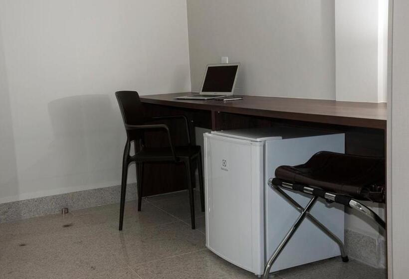 غرفة قياسية, Real Executive