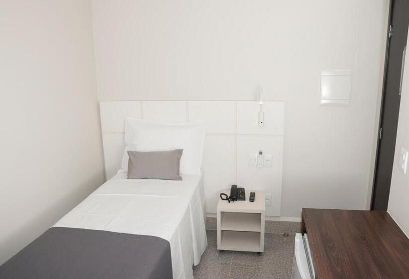 غرفة قياسية فردية لذوى الإحتياجات الخاصة, Real Executive