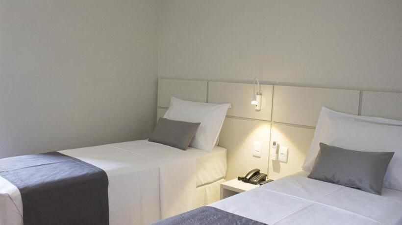 غرفة قياسية لذوى الاحتياجات الخاصة, Real Executive