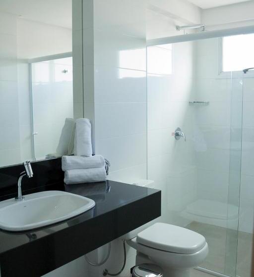 غرفة إدارية ثلاثية, Real Executive