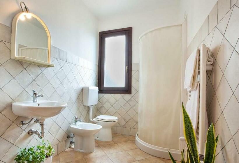 带阳台的三人标准间, Terra Degli Elimi