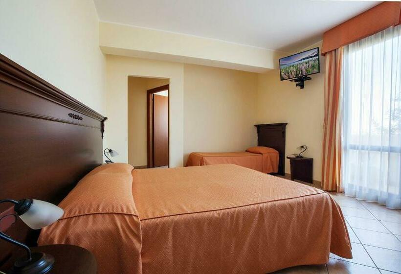 带阳台的三人标准间, Terra Degli Elimi