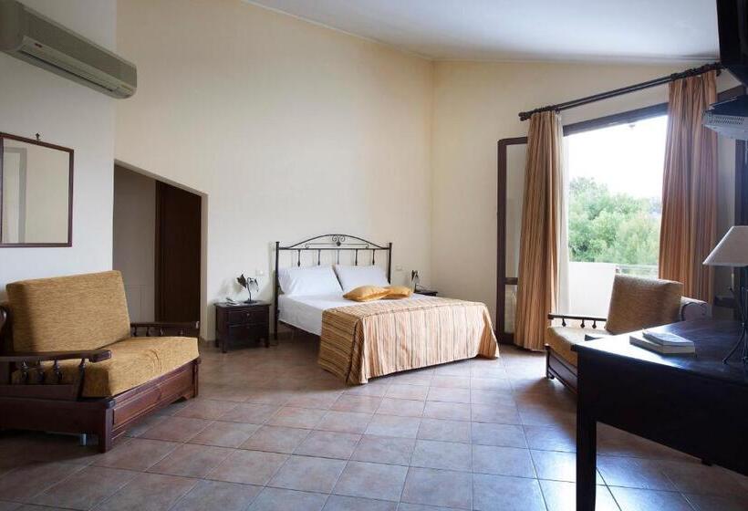 اتاق استاندارد چهارنفره با بالکن, Terra Degli Elimi