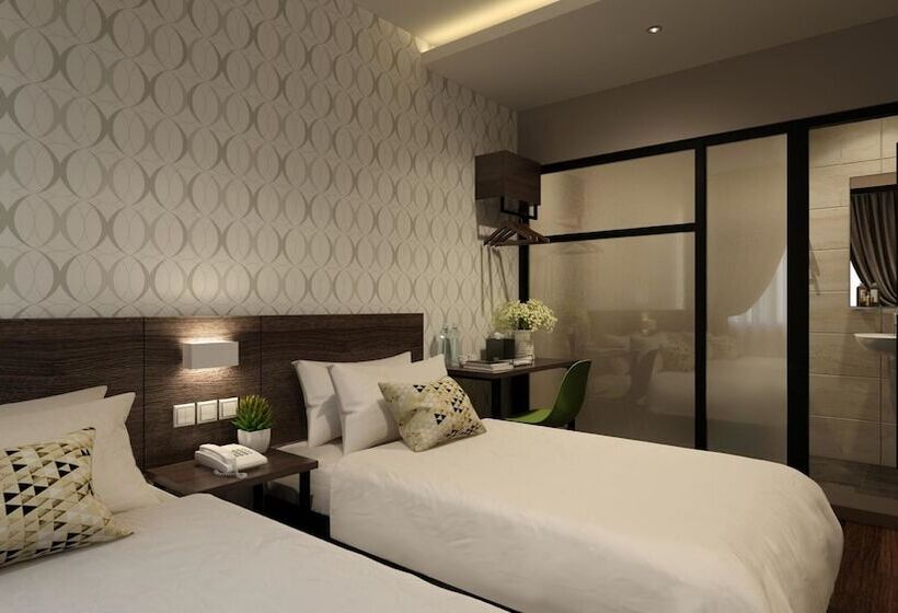 חדר סטנדרט, The Square