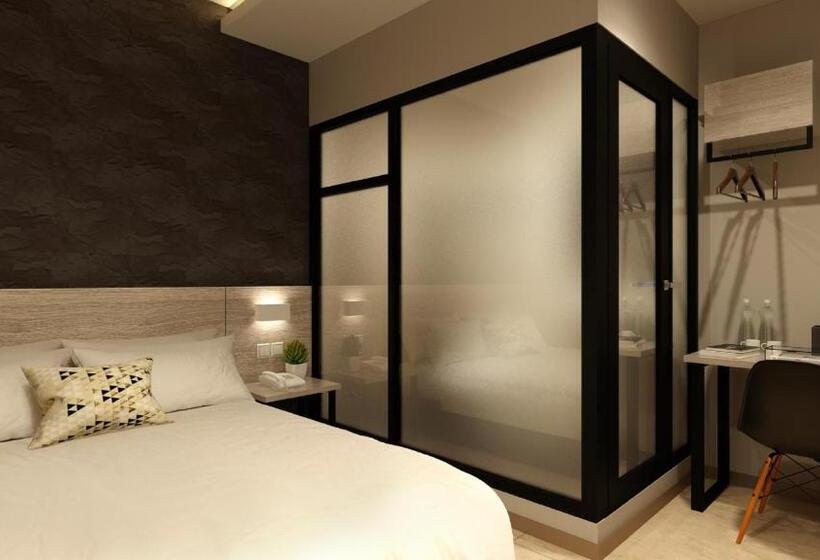 חדר סטנדרט, The Square