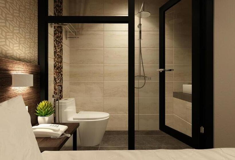 חדר סטנדרט יחיד, The Square