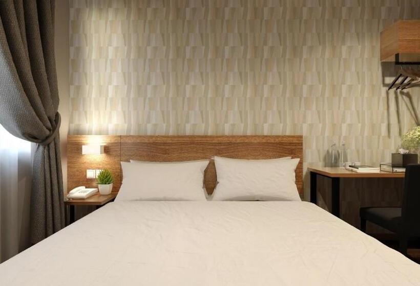 חדר סטנדרט, The Square