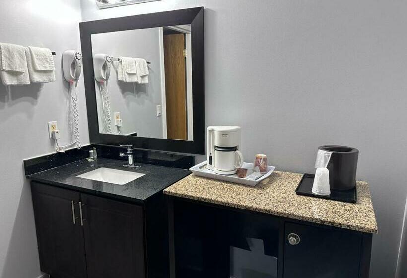 חדר סטנדרט עם מיטת קינג, Kenora Motel