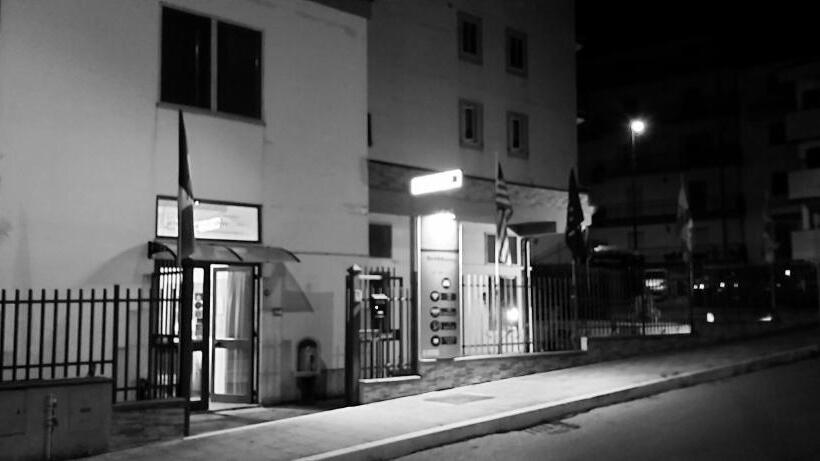 آپارتمان 2 خوابه, B&b White House