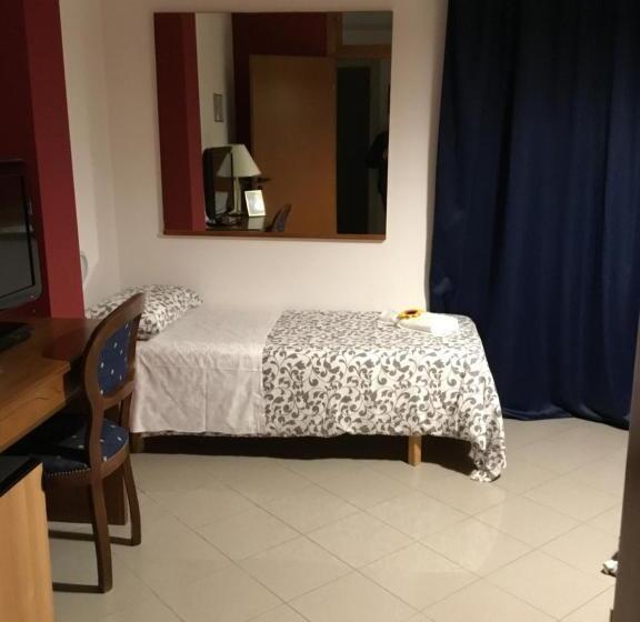 اتاق سوپریور سه تخته, B&b White House