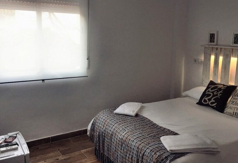 Номер Стандарт, Hostal Ciempozuelos, Cerca Del Parque Warner Y Madrid