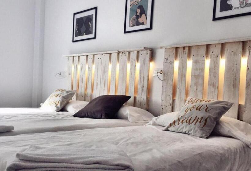 غرفة قياسية ثلاثية, Hostal Ciempozuelos, Cerca Del Parque Warner Y Madrid